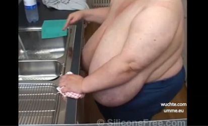Fette Hausfrauen masturbieren in der Küche